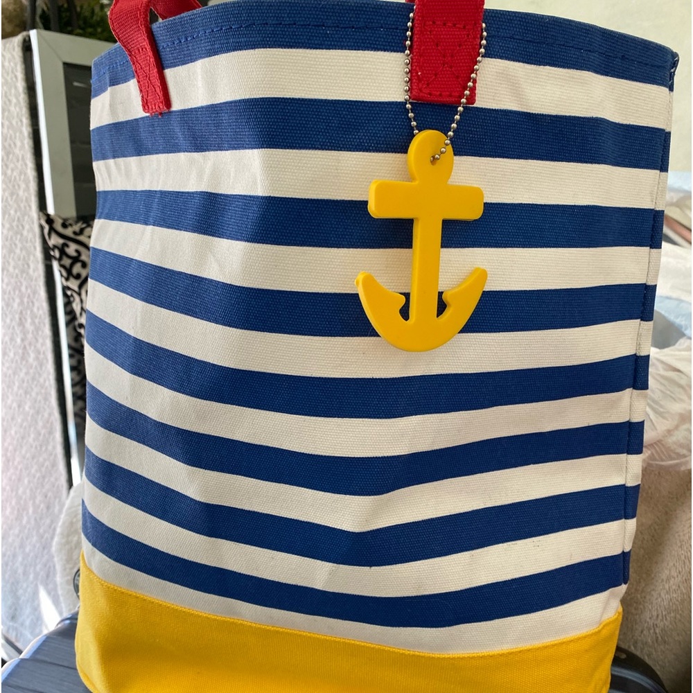 Sailor/Beach Themed Tote. Only a couple of scuff marks on the side. EUC!